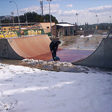 Drying the ramp - Photo: Alejandro Arroyo