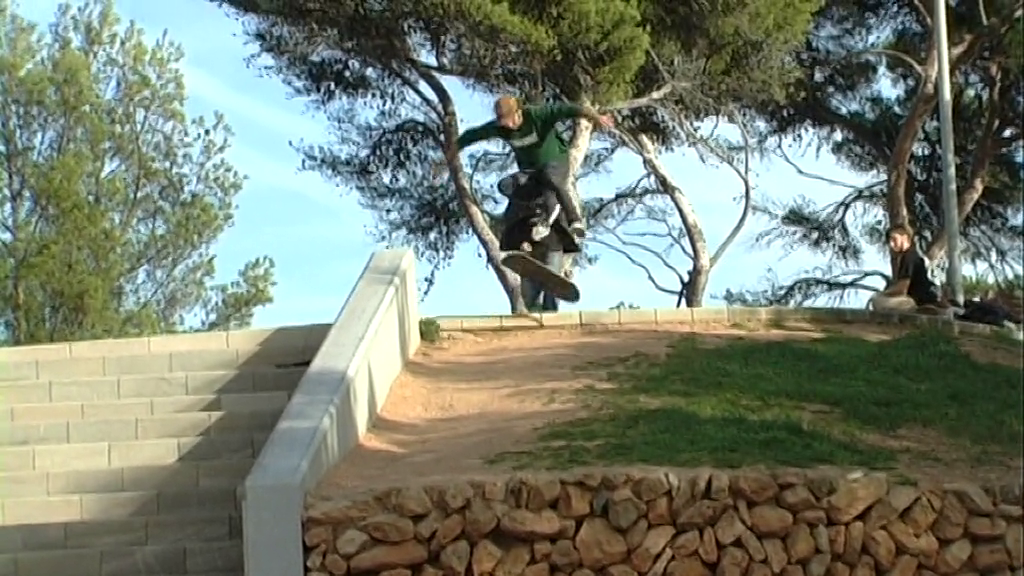 Raw Battle - Andrés 360 Flip down the ground, skate video