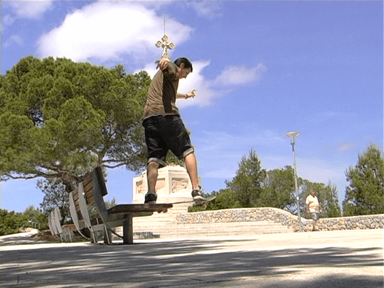 BS Tailslide tutorial, by Roberto Rodríguez, skate video